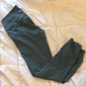 Lululemon in movement 28”